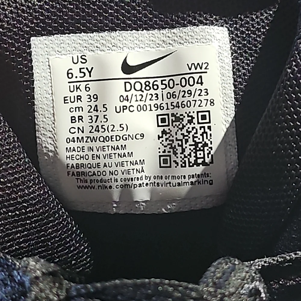 Nike Lebron Witness 7 Basketball Shoes Black DM1123-004 Youth Size 6.5Y‎ EUC
